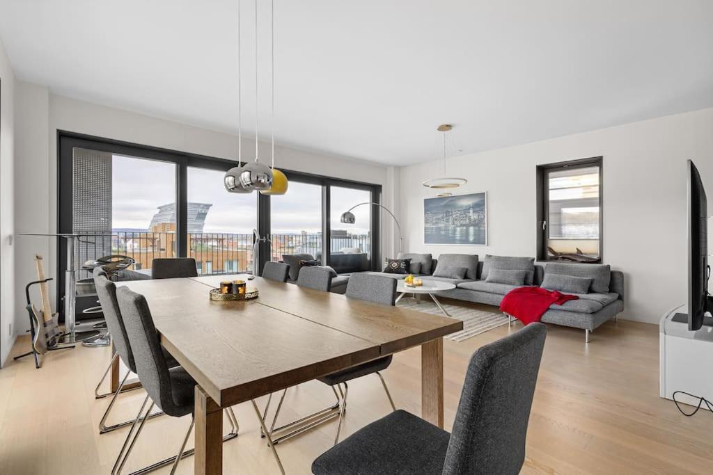 Modern 3bed Sea View @ Barcode Appartement
