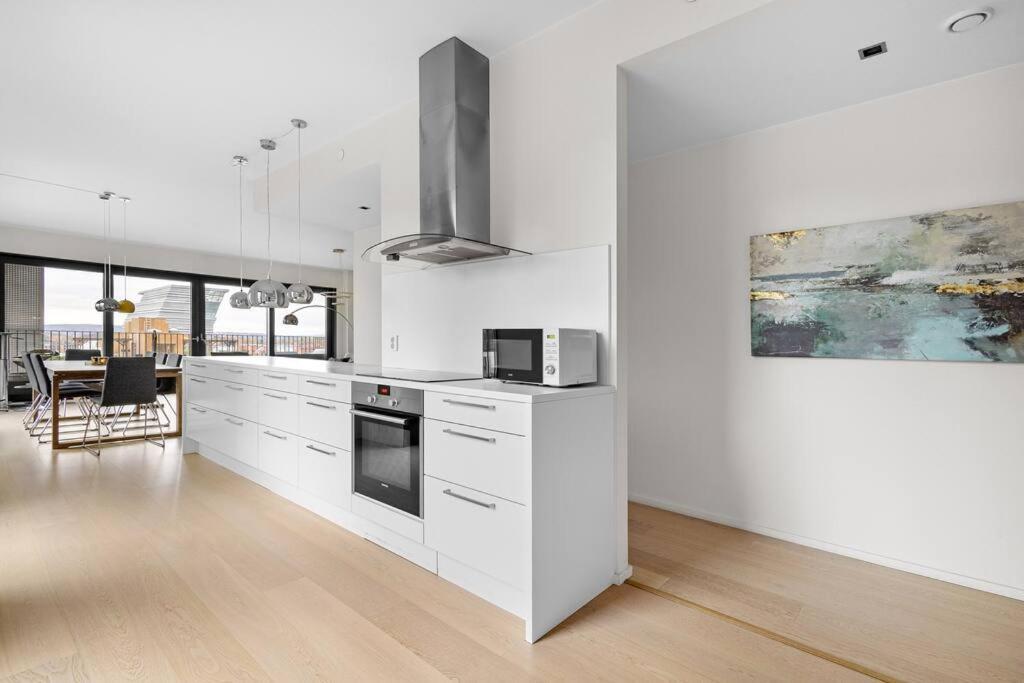 Modern 3bed Sea View @ Barcode Appartement *