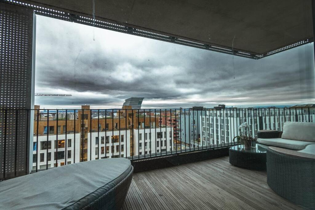 Modern 3bed Sea View @ Barcode