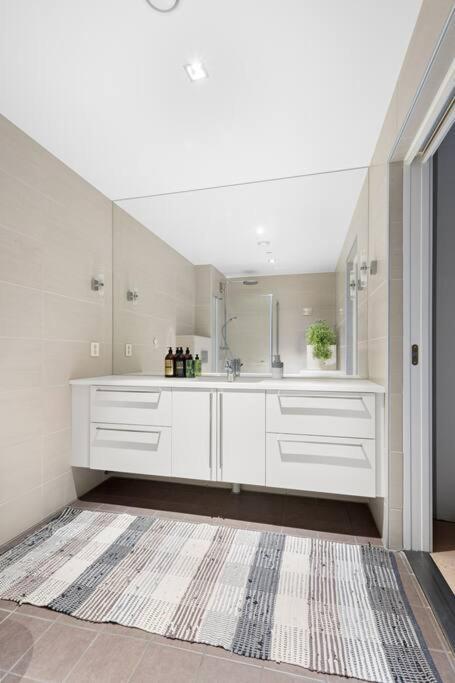 Modern 3bed Sea View @ Barcode *
