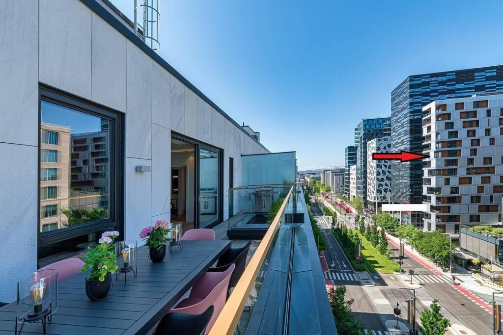 Modern 3bed Sea View @ Barcode